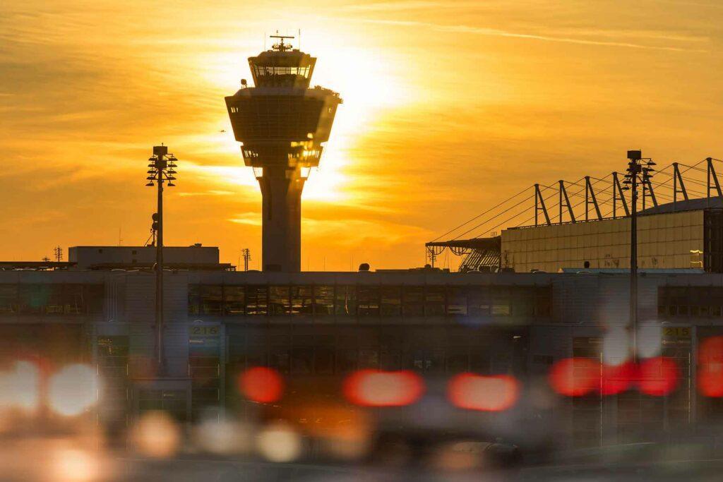 Der Tower: Mit easy park & fly parken Sie ganz einfach am Flughafen München!