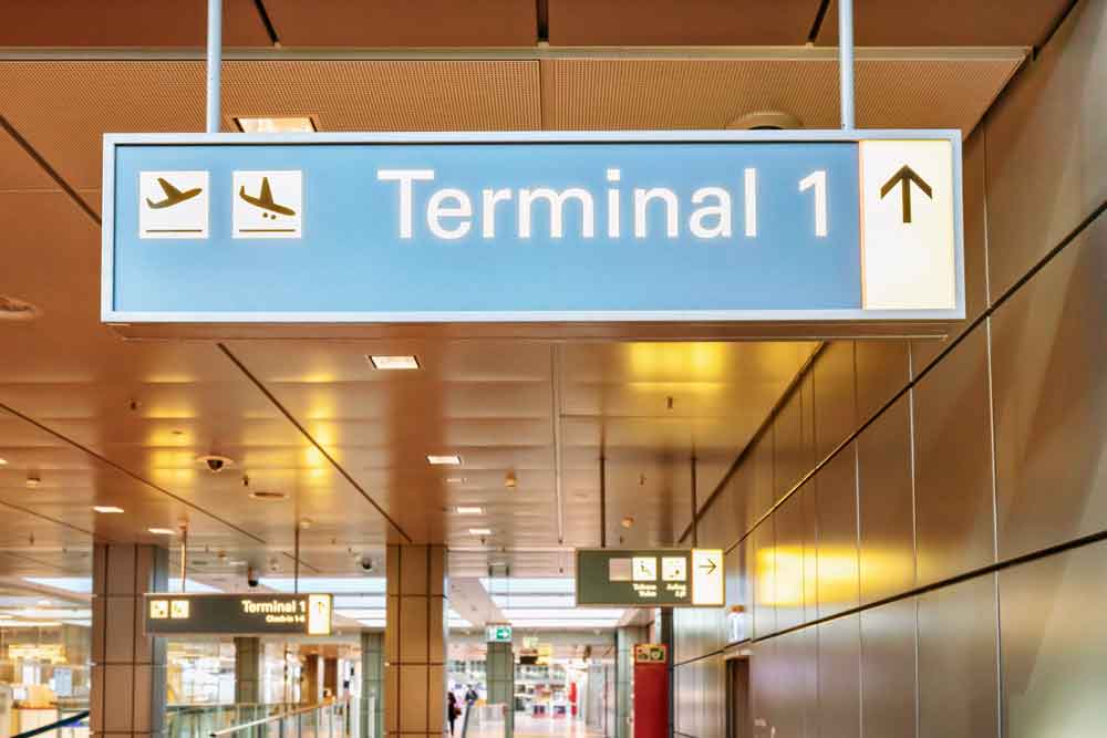Znak na lotnisku w Hamburgu