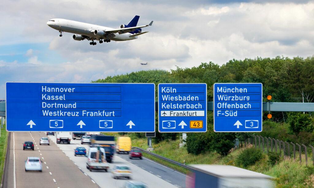 Letadlo nad dálnicí - Letiště Frankfurt nad Mohanem