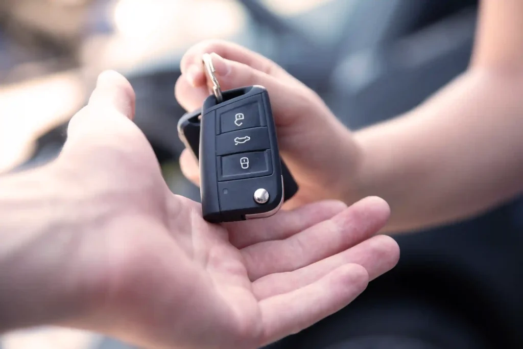 Schlüsselübergabe beim Valet Parking am Flughafen Leipzig