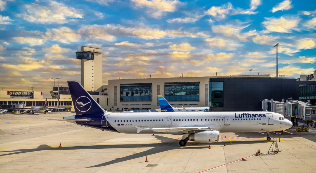 T3 endlich in Betrieb! Außenansicht des neuen Terminal 3 am Flughafen Frankfurt.