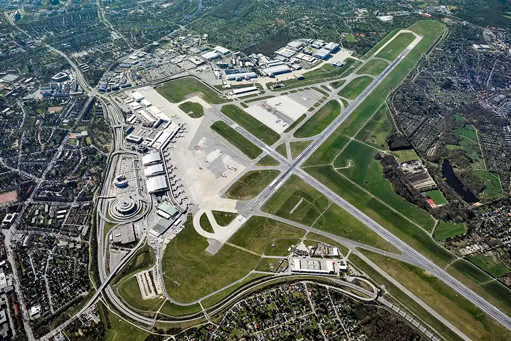 Luftbild des Flughafen Hamburg - easy park and fly